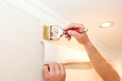 Pose de papier peint à Comblot — revêtements muraux et toiles de verre